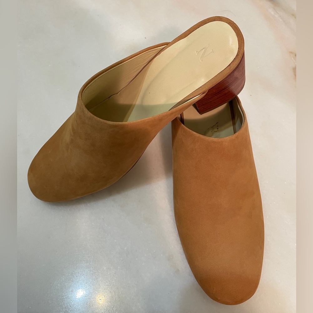 NISOLO | All-day Heeled Mules | Size 7.5 | Suede